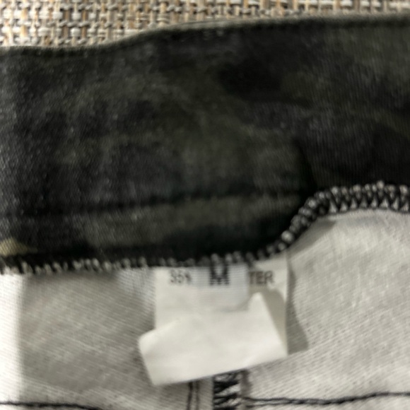 Y2K Camouflage short shorts fit like XS or XXS - Picture 4 of 5